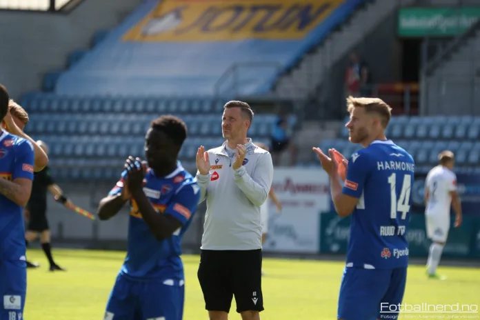 Sandefjord-trener Andreas Tegstrøm har en enorm jobb å få orden på det defensive frem mot seriestart.