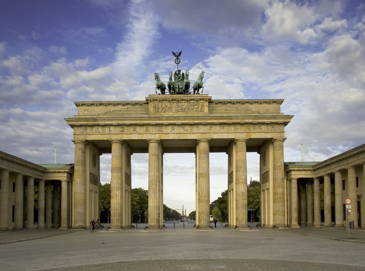 Hertha Berlin har sjelden feiret trofeer ved Brandenburger Tor. Tor er for øvrig det tyske ordet for "mål".  Foto: www.reisdit.no